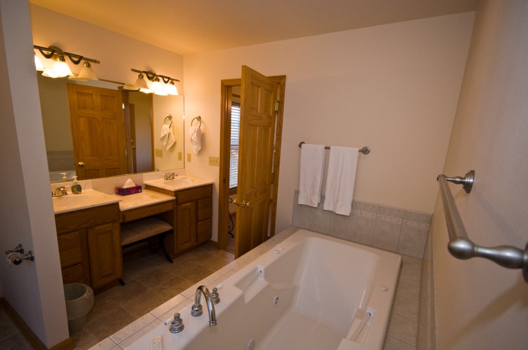 5 Waterford Drive Galena Illinois Rental Home Vaction 5 bedroom 5 bathroom 